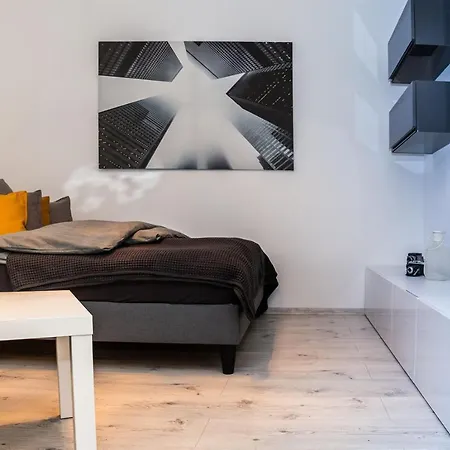 Apartment,private Parking, Balcony, Smart Check In